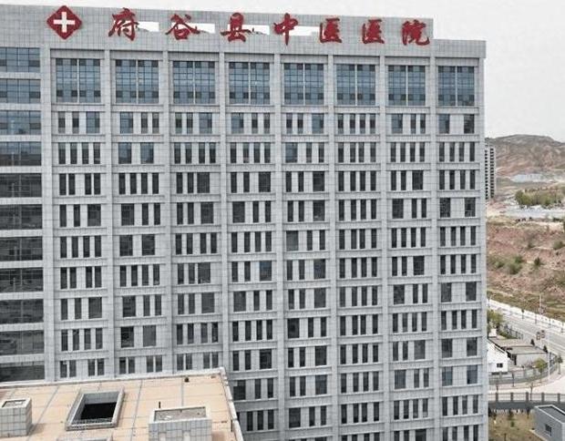 70岁老汉之子住院3天猝死，大闹医院反被刑拘！儿子死后，男子在住院部12
