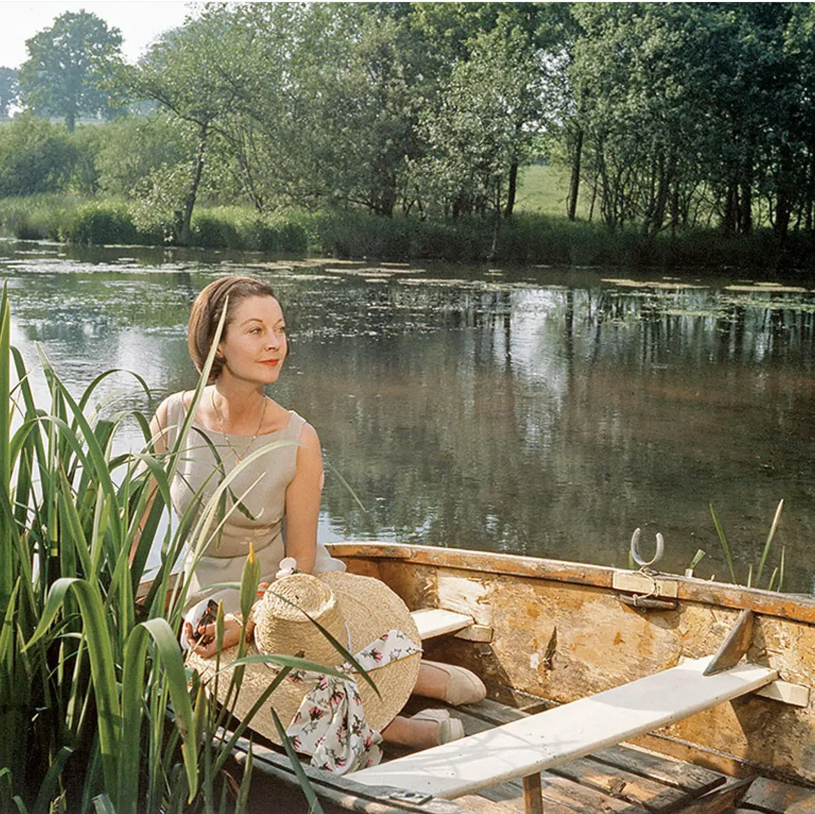 【来自投稿】1960-1967年费雯丽在她位于英国东萨塞克斯郡的乡间别墅，别墅