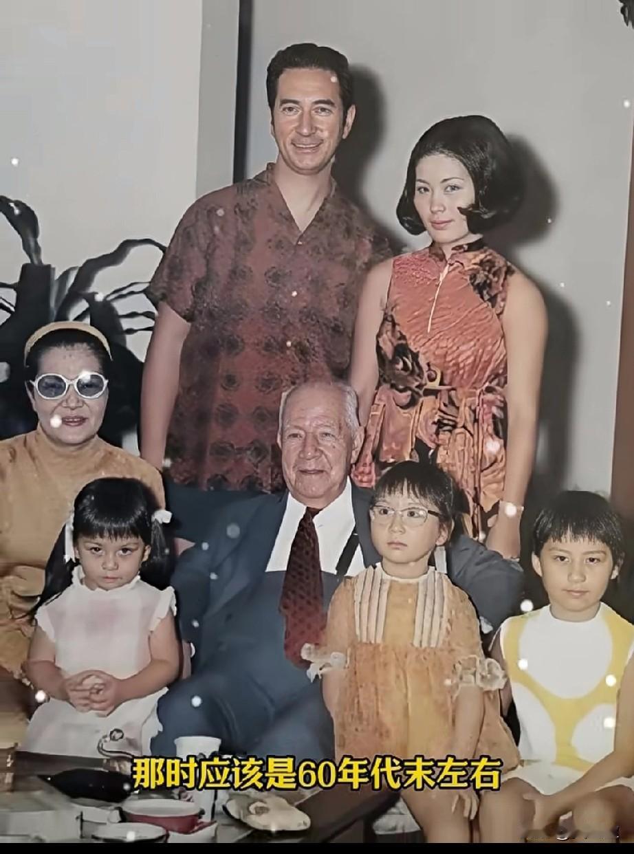 这外公看着混血，应该是何鸿燊家族的，二太父亲是国民党军，中国人来着。这张是何