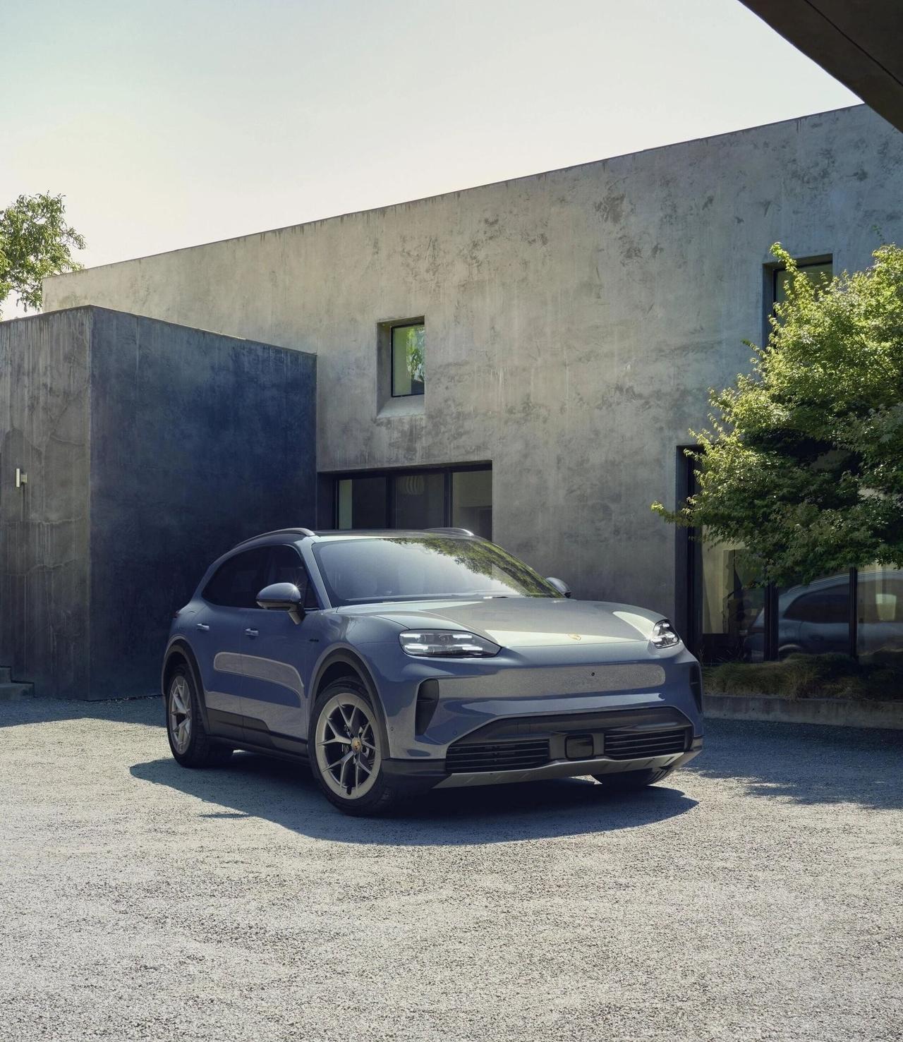 保时捷纯电卡宴S官图亮相600多匹马力约3.6秒破百外观，有哑光火山灰金属