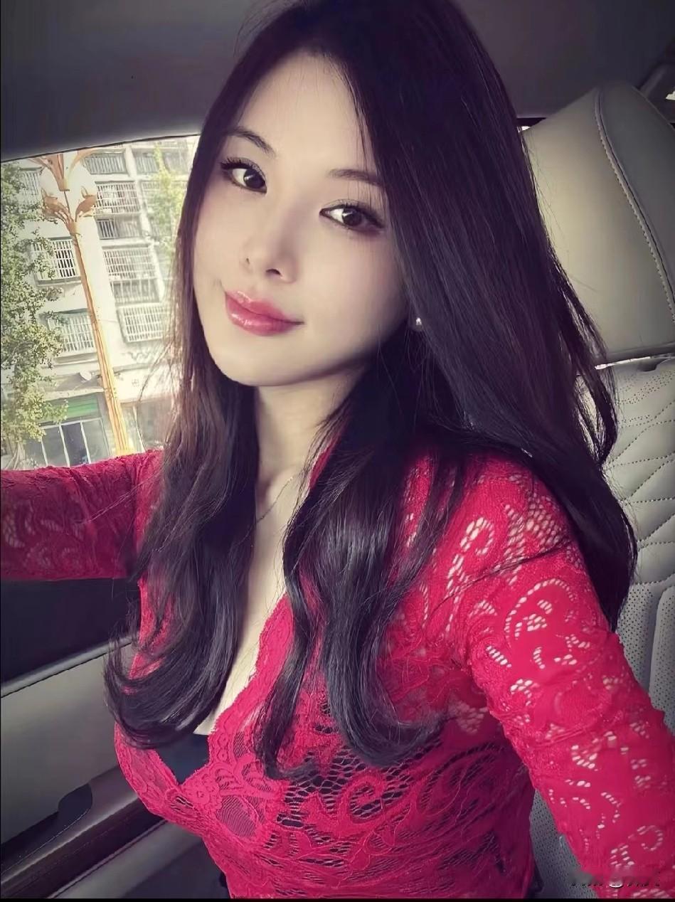 原来女人也好色，我有一个闺蜜今年都35了，离过婚，每天把自己打扮的漂漂亮亮的，