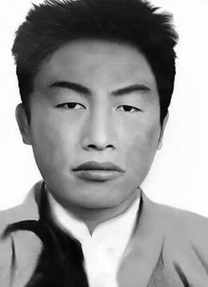 1935年，王耀武得知手下俘虏了一个红军师长，兴冲冲的跑过去准备审讯，可