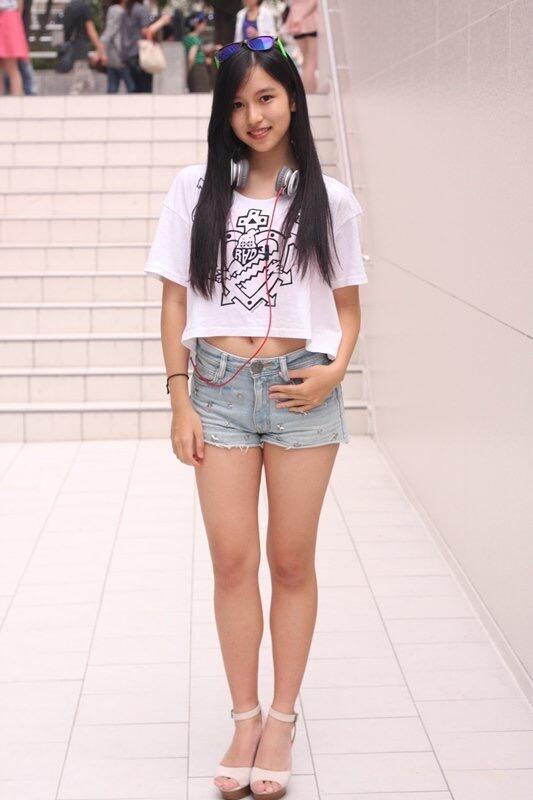 素人时期还未出道，只有16岁的Mina名井南被街拍