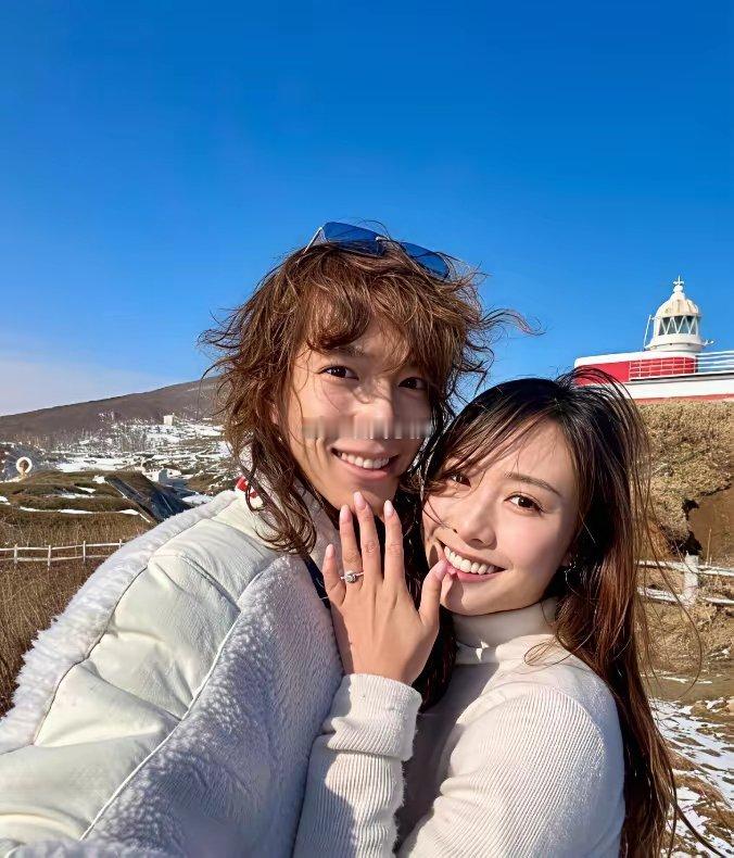 李丽珍29岁女儿即将结婚！父女罕同框商量婚事，许愿晒合照父女长相神似​​​​