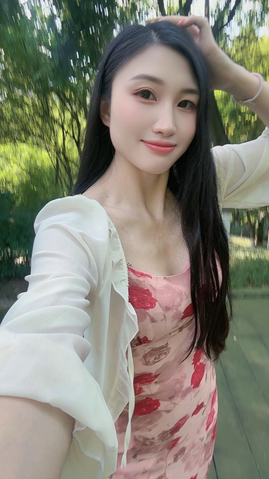 就单纯的喜欢上了这个调调，然后就找了张自己喜欢的照片
