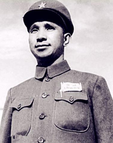 1968年，开国中将张震的儿子带着一件“血衣”来到了北京，口口声声有急事要见粟裕