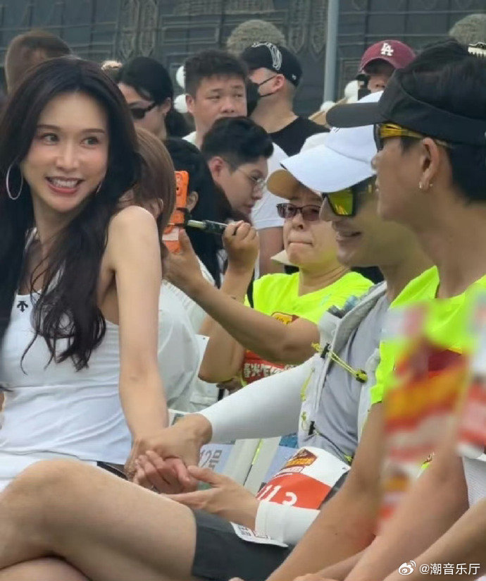 黄晓明林志玲同框世纪同框有！黄晓明遇上林志玲，颜值气场双双拉满，这才是真正的时