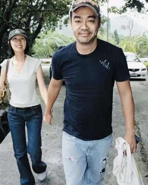 我问我婆婆，从你的眼光出发。郭蔼明和刘青云这口子你怎么看？婆婆说了一句让我特别服气的话，嫁人不看条件