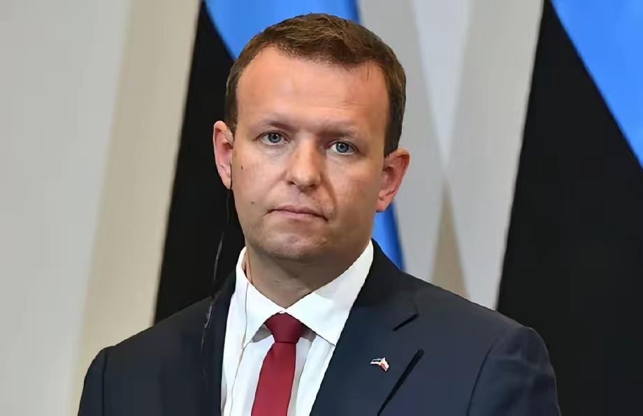 就问中国怕不怕？强大的爱沙尼亚向中国发出最后通牒。让中国必须在爱沙尼亚和俄罗斯