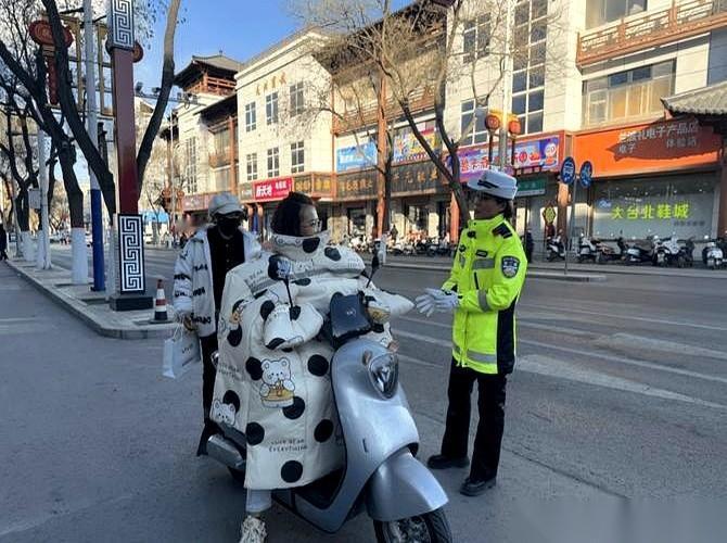 满大街都在查电动车，好多人都在骂。说实话，我一开始也烦得要死。觉得不就是骑个车