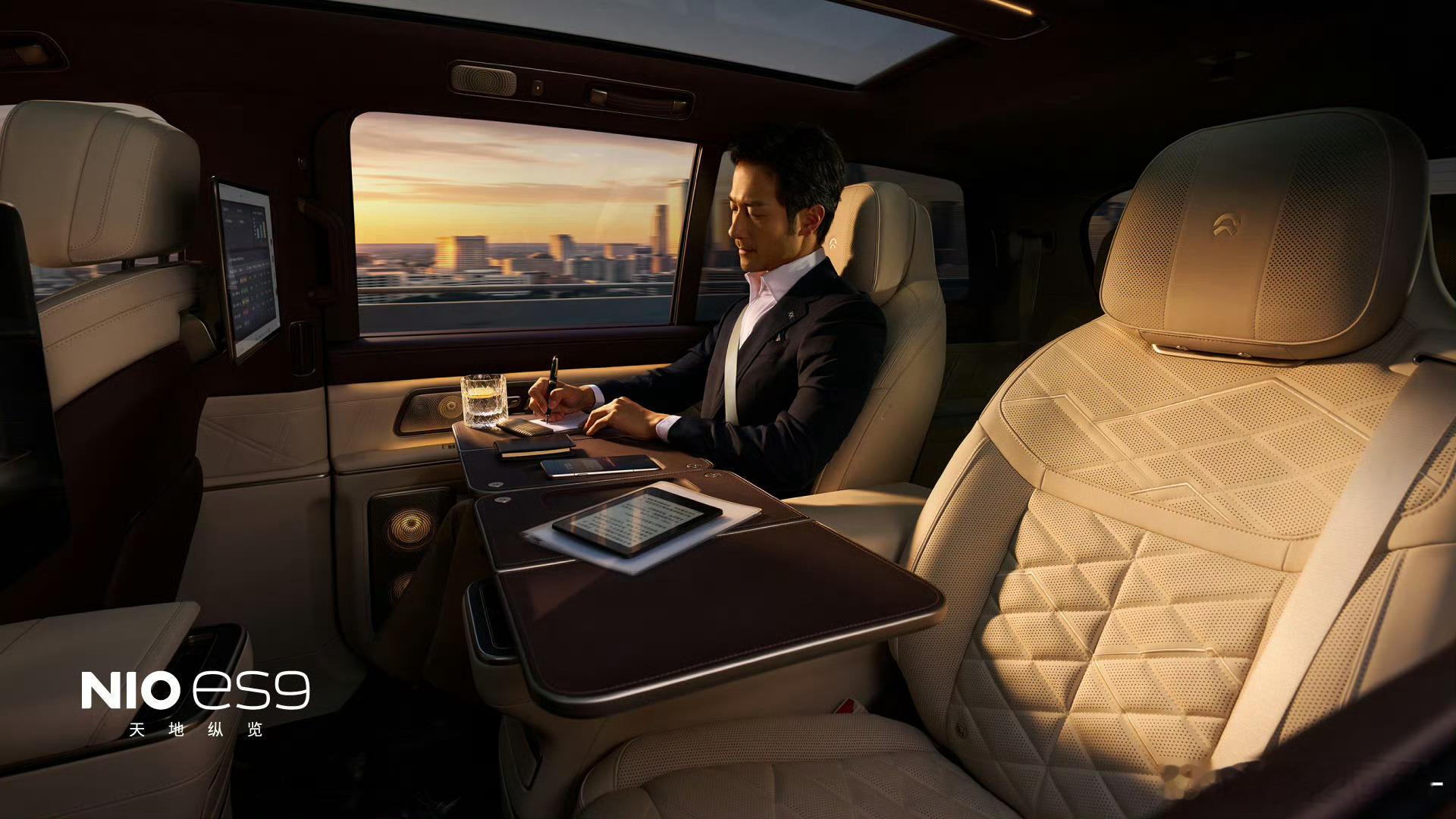 蔚来ES9正式发布在去年ES8发布的时候，蔚来的宣传方向是移动衣帽间，然后今天马