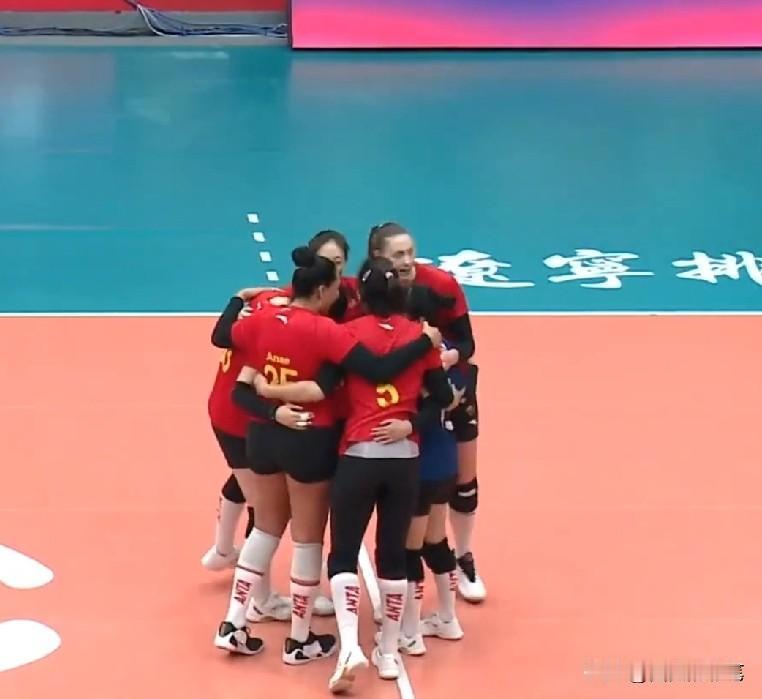 天津女排突然掉链子了[捂脸哭]悬崖之上的辽宁女排，第三局全员发起强力反扑，纵观天