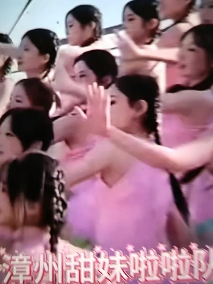 其实嘛，苏超十三太保互相调侃玩梗也好，湘超永州玩流量拉动经济也好，粤BA啦啦队斗