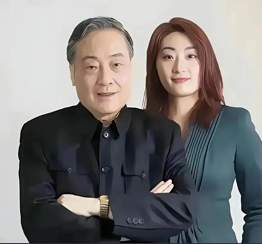 “你看宗庆后不也多个孩子吗？”老公一句话，让我瞬间脊背发凉。我缩在沙发里刷着