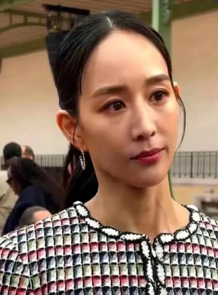 过量的运动对女生来说未必是好事，体重率太低脸上没有胶原蛋白，有氧运动其实身体也在