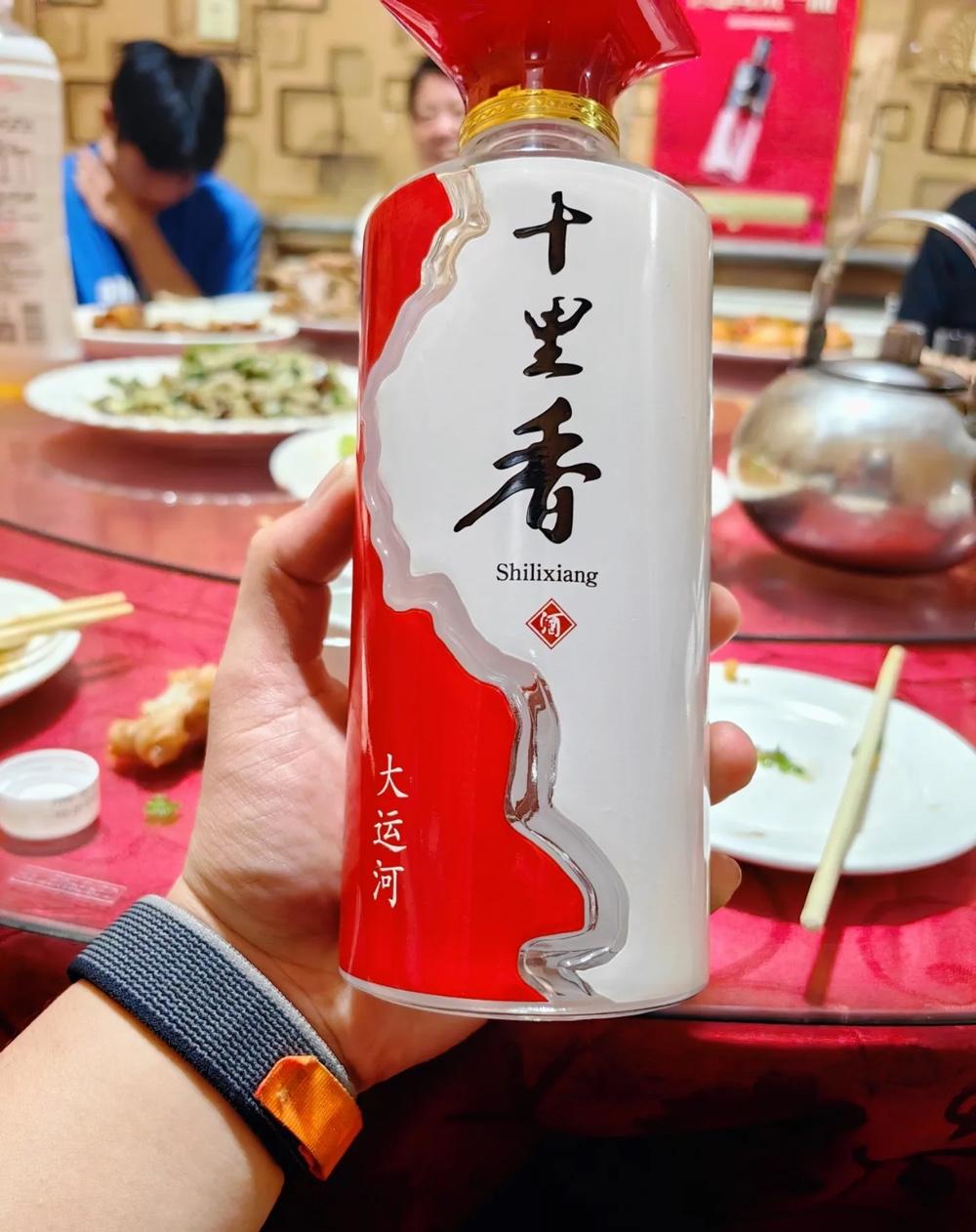 我一个朋友，今年41岁，高压200，低压160，体重200斤，每天吃三种降压药，
