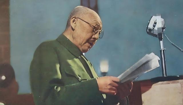 1928年6月4日上午，奉天皇姑屯站的烟尘还没散尽。张景惠看着扭曲的铁轨和