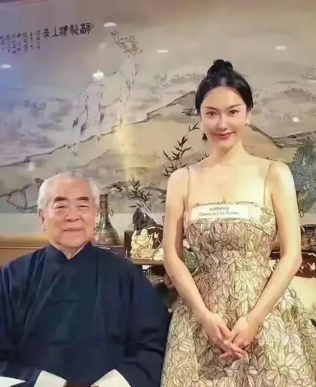 嫁比自己大50岁的男人是种怎样的体验？不是图他年纪大不洗澡，也不是图他老人味