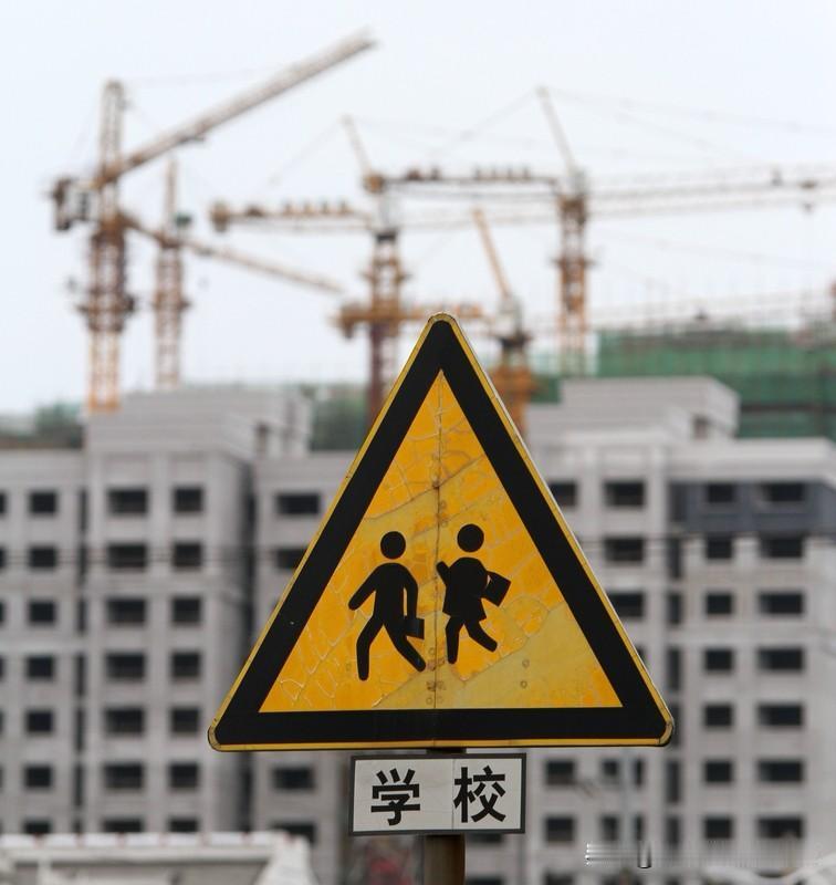 长春楼市的那些家长还是牛他们为了让孩子上个好学校，也是拼了。2025年长春楼