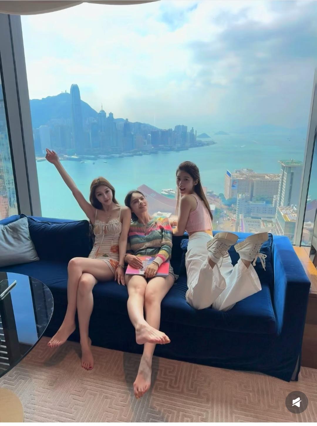 大美妞，大美脚。