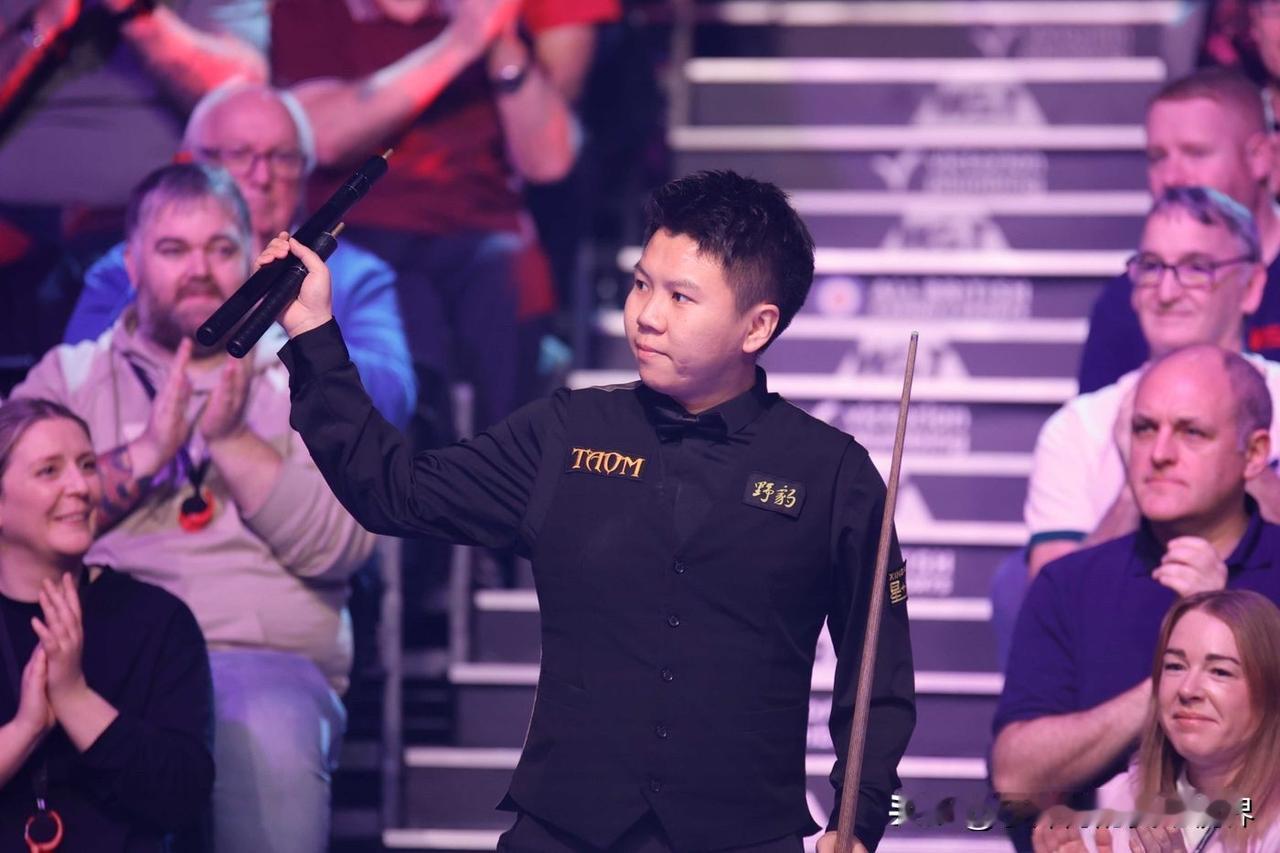 周跃龙击败奥沙利文赛后采访：“我简直欣喜若狂，他是历史上最伟大的球员，是一个传奇