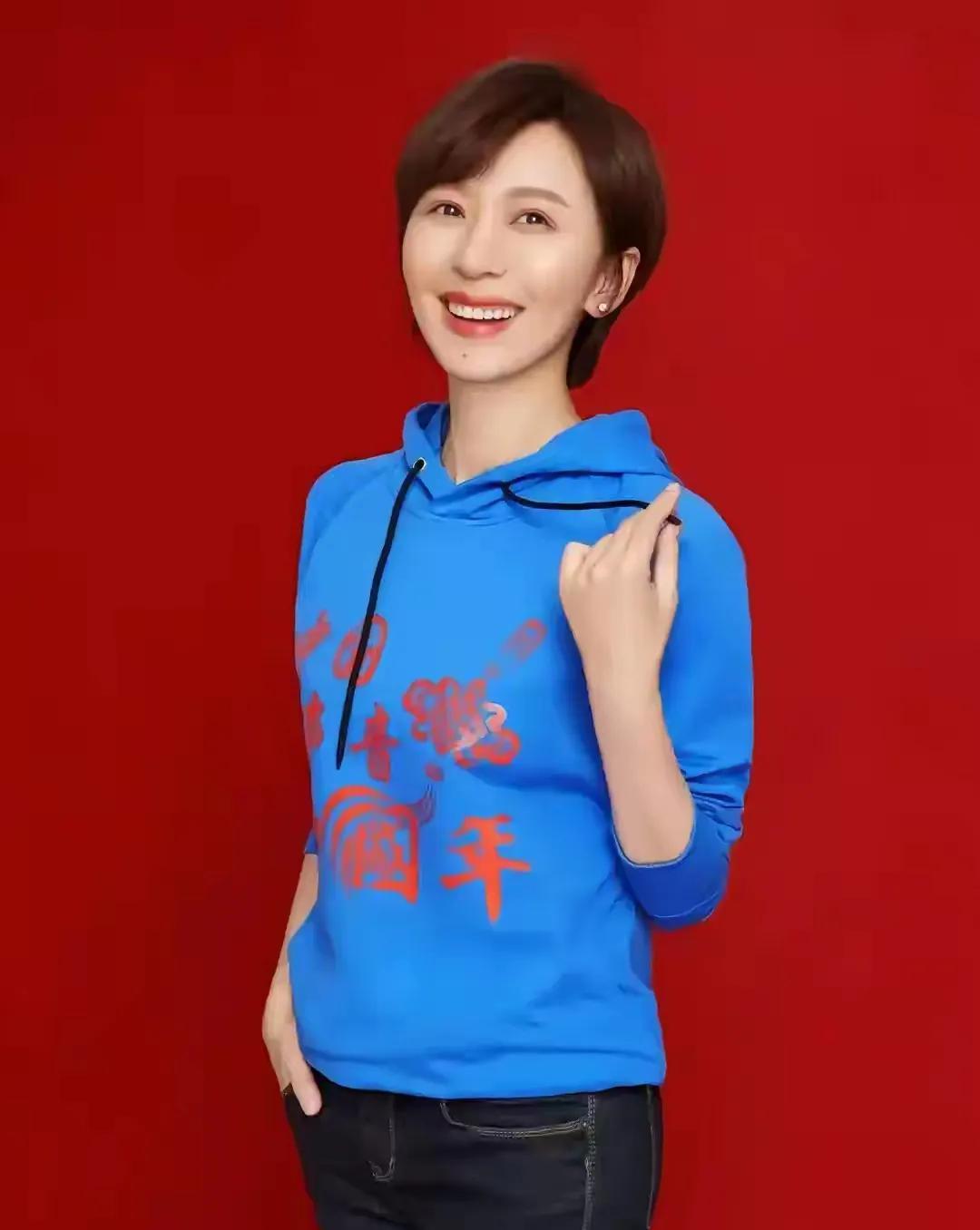 欧阳夏丹再一次被推上了风口浪尖，这一次只是因为随口回答了网友的一个问题。关于结婚
