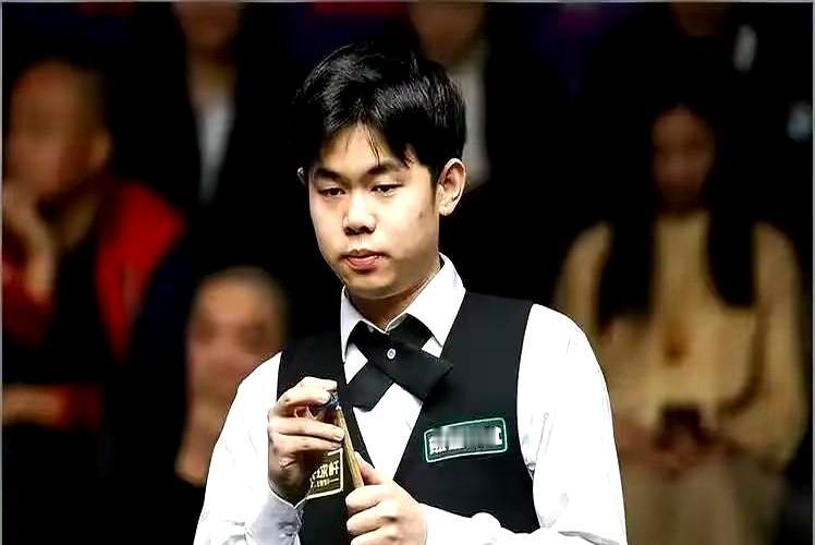 中国军团共有9人晋级。看着袁思俊整场比赛都没能找到手感，连一杆像样的连续