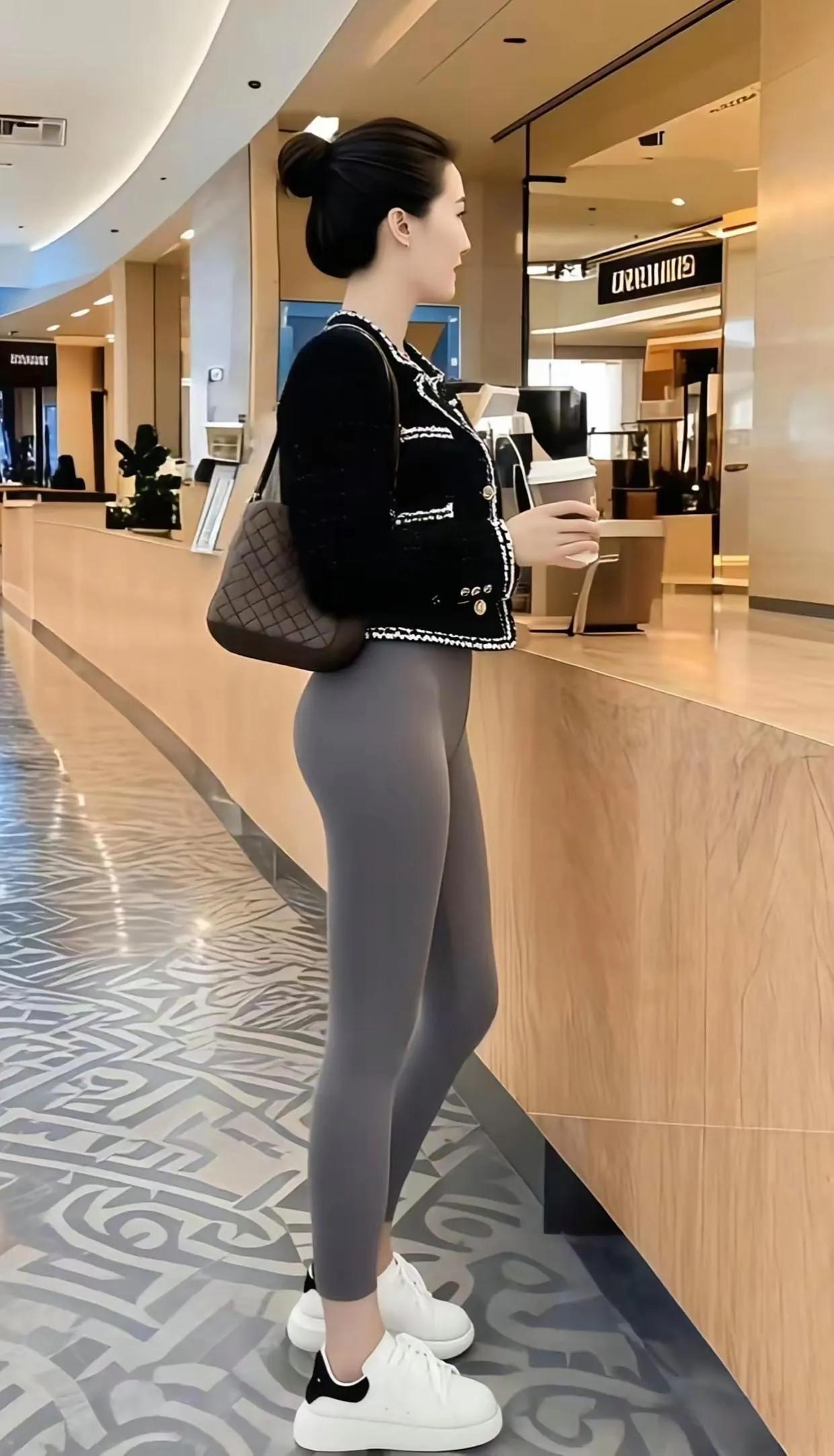 穿这种裤子出门，难道不觉得尴尬吗？