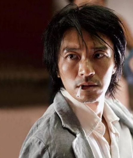2003年，拍摄《功夫》时，洪金宝请假一个星期回香港看病，假期还没结束，他就接到