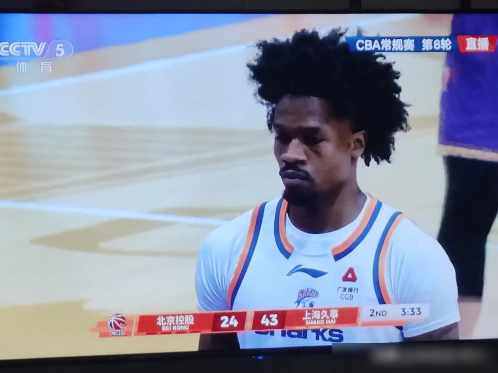 上海男篮这波操作，山西球迷看了都傻了！刚正式签了前山西外援古德温当核心小外援
