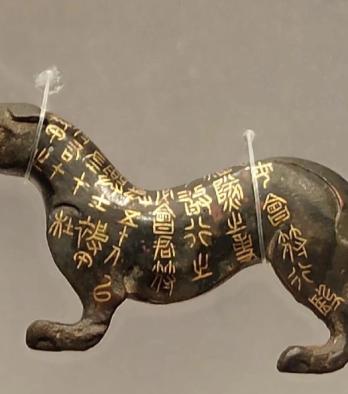 虎符能调千军万马，将军敢造反？皇帝早有防备古代打仗，虎符是调兵的关键凭证，拿