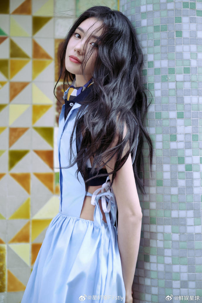 刘浩存巴黎时装周第二套造型刘浩存第二套造型哇哦！刘浩存巴黎时装周第二套造型好清