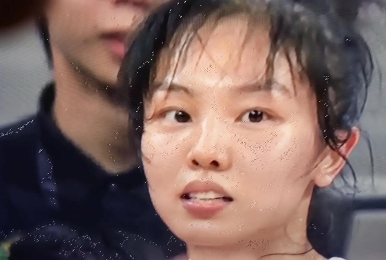 我觉得女篮里最拼的莫过于张茹与翟若云了！张茹素有拼命三郎的绰号，由于翟若云是新