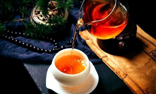 人生是什么？人生是这18个字的高度概括：苦，才是人生；痛，才是经历；累，才是工作