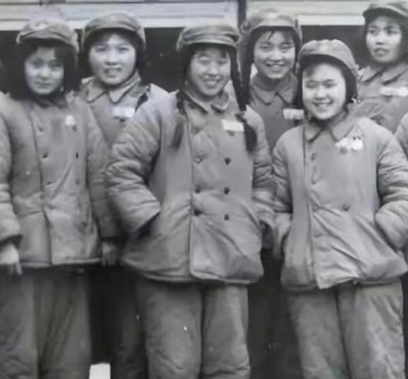 抗美援朝时，5名中国女战士被美军包围后主动投降，此后下落不明，大家都以为她们早已