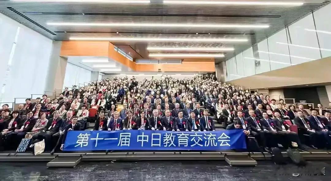 一直有一些疑问：是谁最终批准了中日教材互审的？是谁最终批准了中日教材互审的？