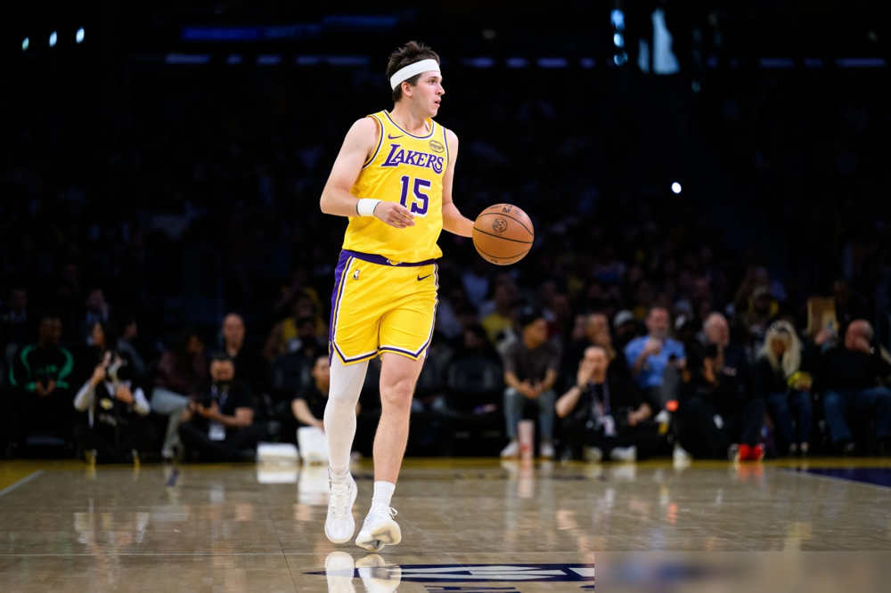 别再指望41岁的詹姆斯了，湖人真正的发动机已经开始5对5对抗！里夫...