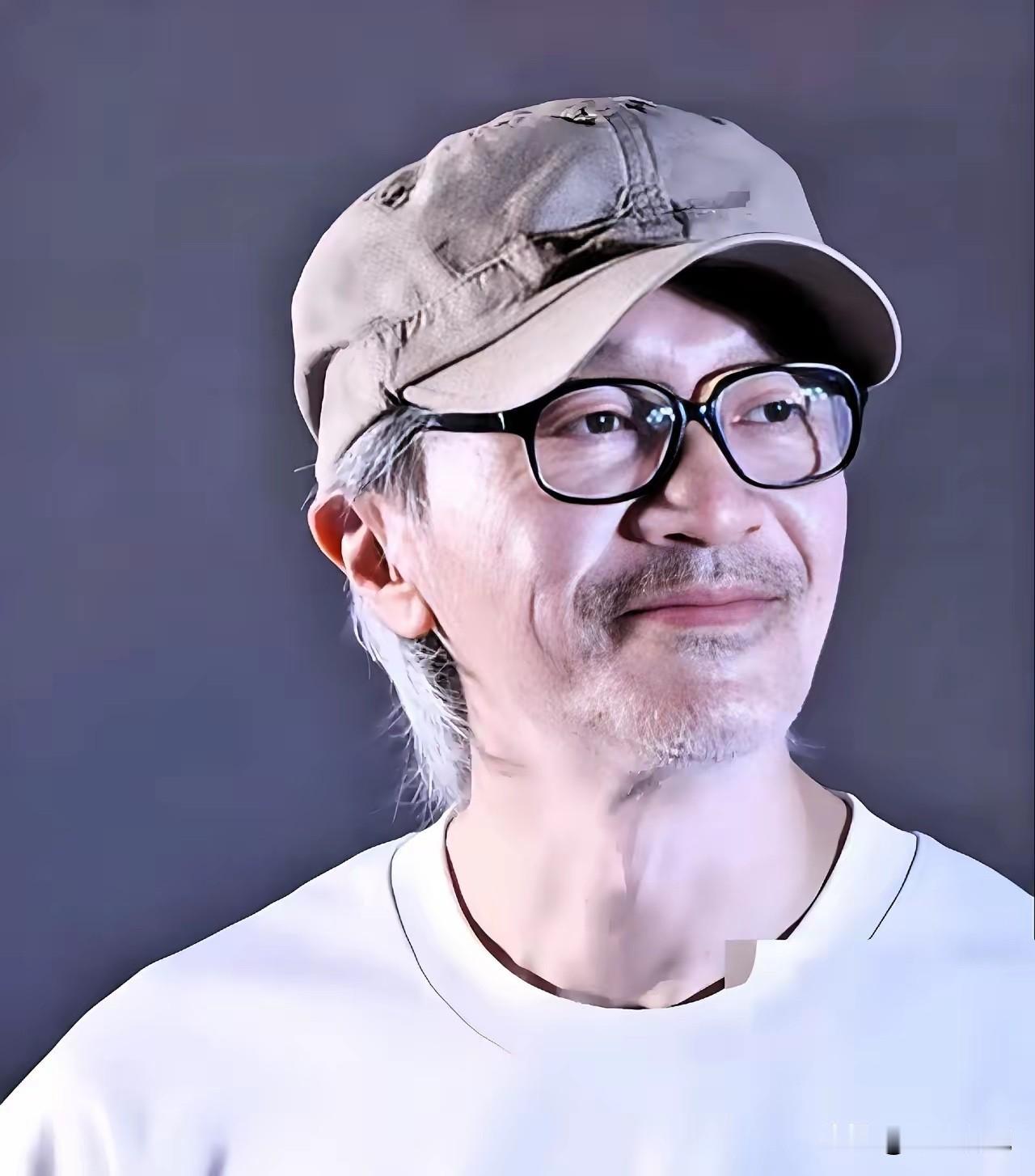 一堆人叫星爷，这个国度很少人敢称爷！一个演员罢了，无厘头的好笑！一堆人当