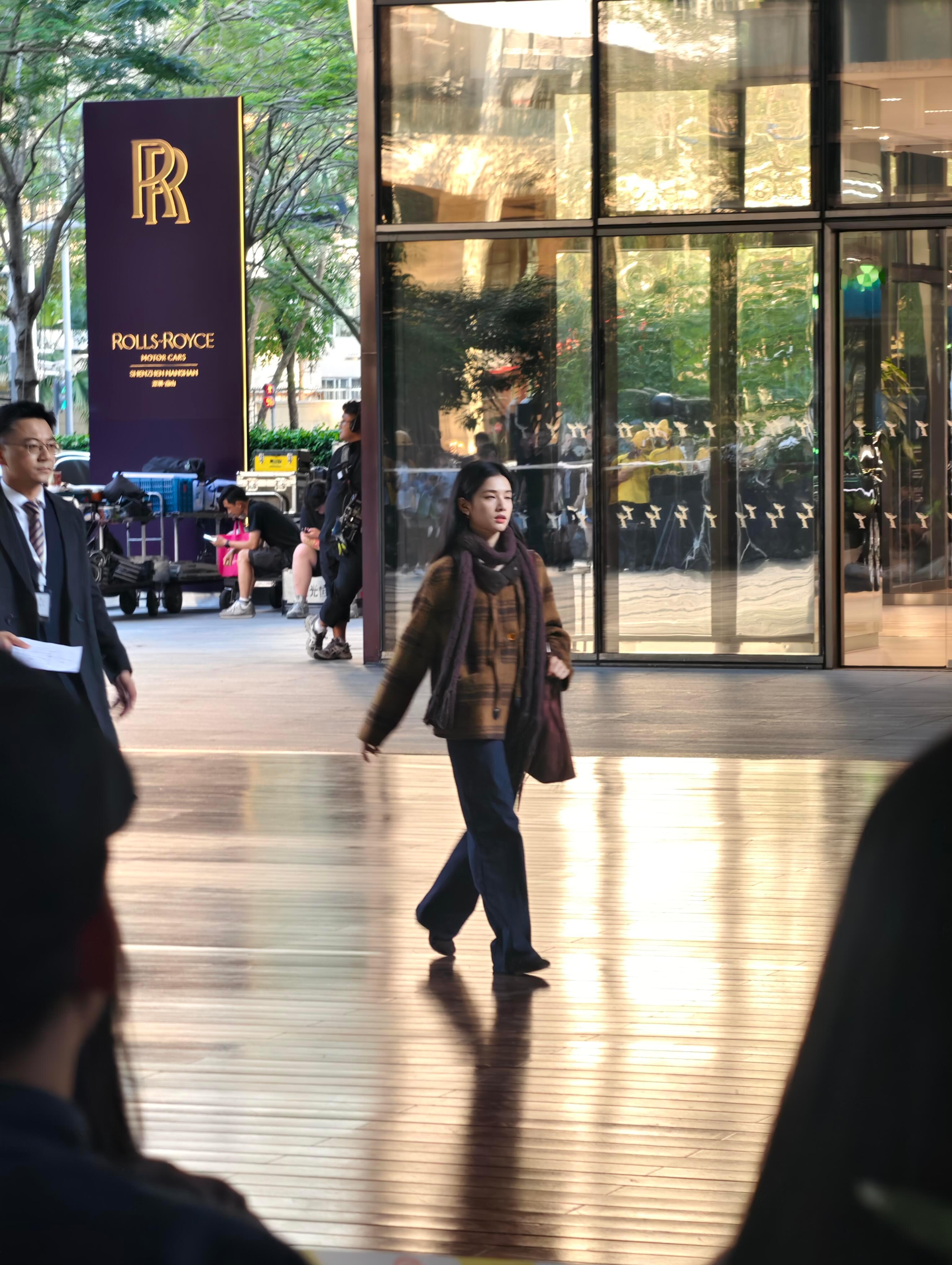 偶遇李现张婧仪拍戏现场，谁这么幸运看见李现和张婧仪在拍戏哈哈哈哈