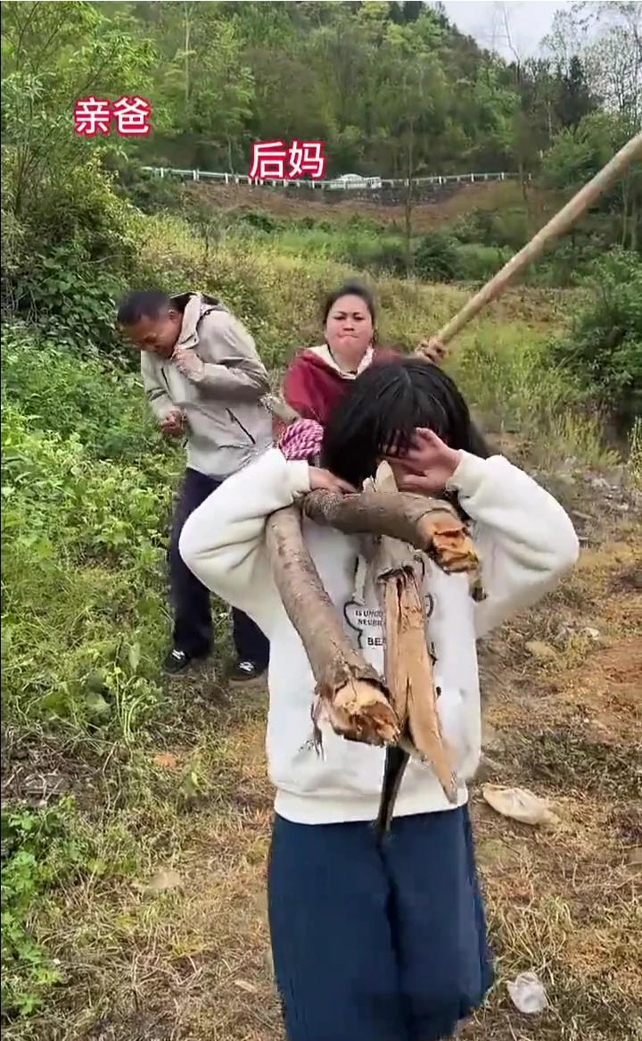 后妈，亲爸，姑姑。
