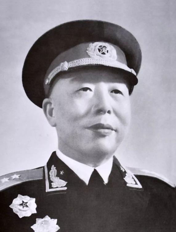 1939年，萧克通知宋时轮去开会，要求他交出兵权去延安学习，却遭宋时轮反对，萧克
