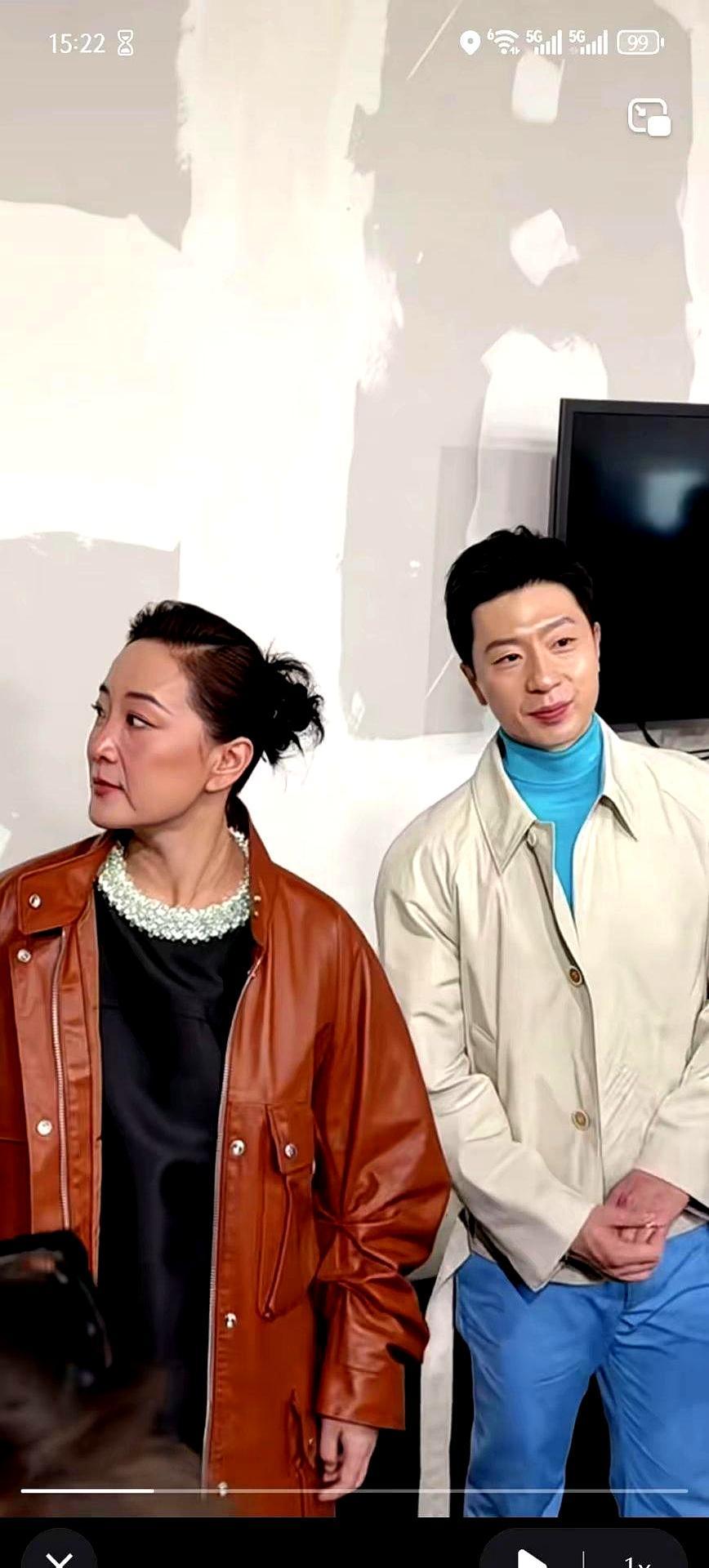 别再说贾玲会反弹，看看现在的她。最近在米兰时装周，贾玲一身Prada棕色皮