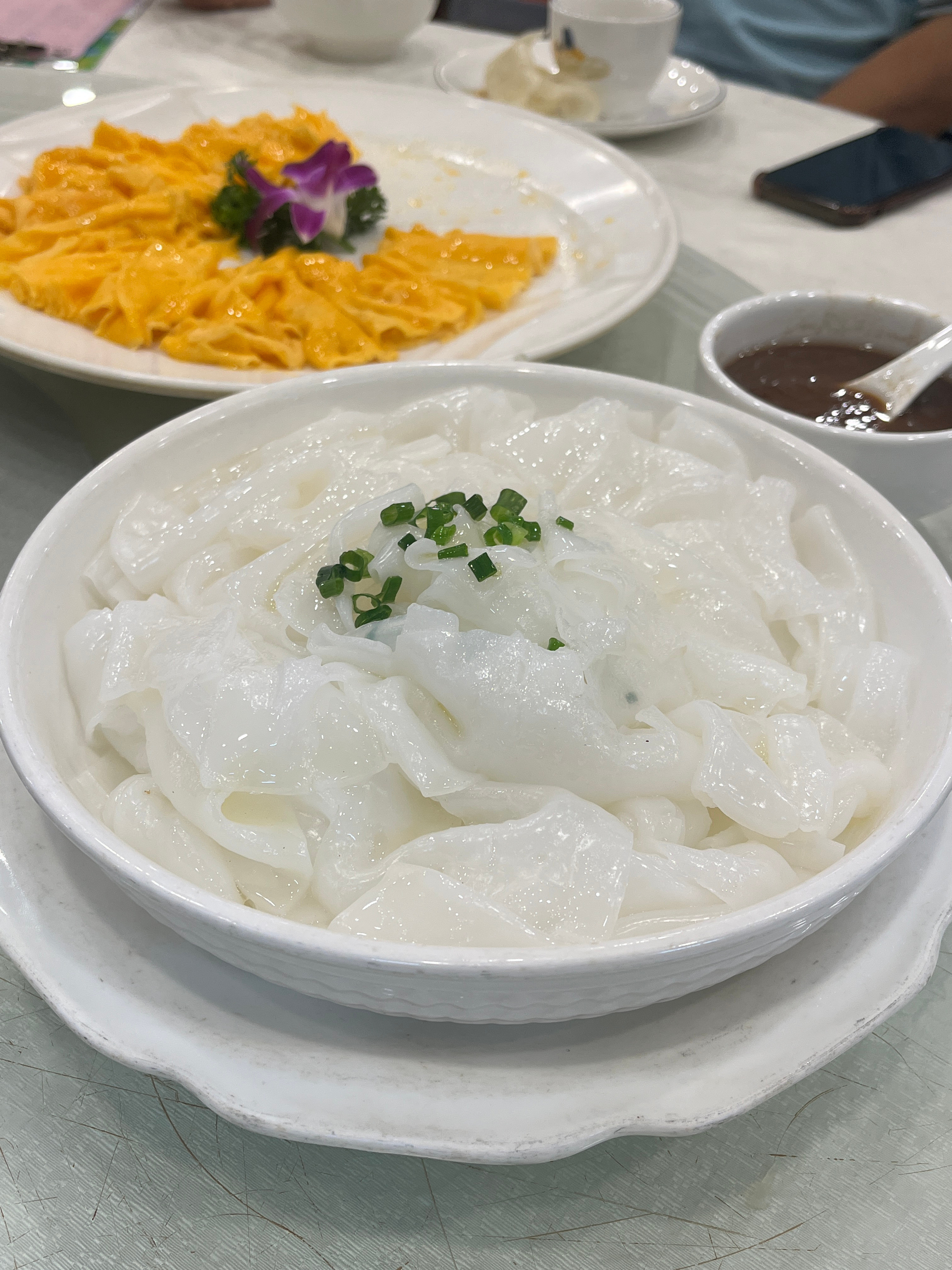 弟弟叫我们去番禺深井的姚林轩吃饭，说味道很不错，这回真的吃上深井烧鹅了哈哈哈😆
