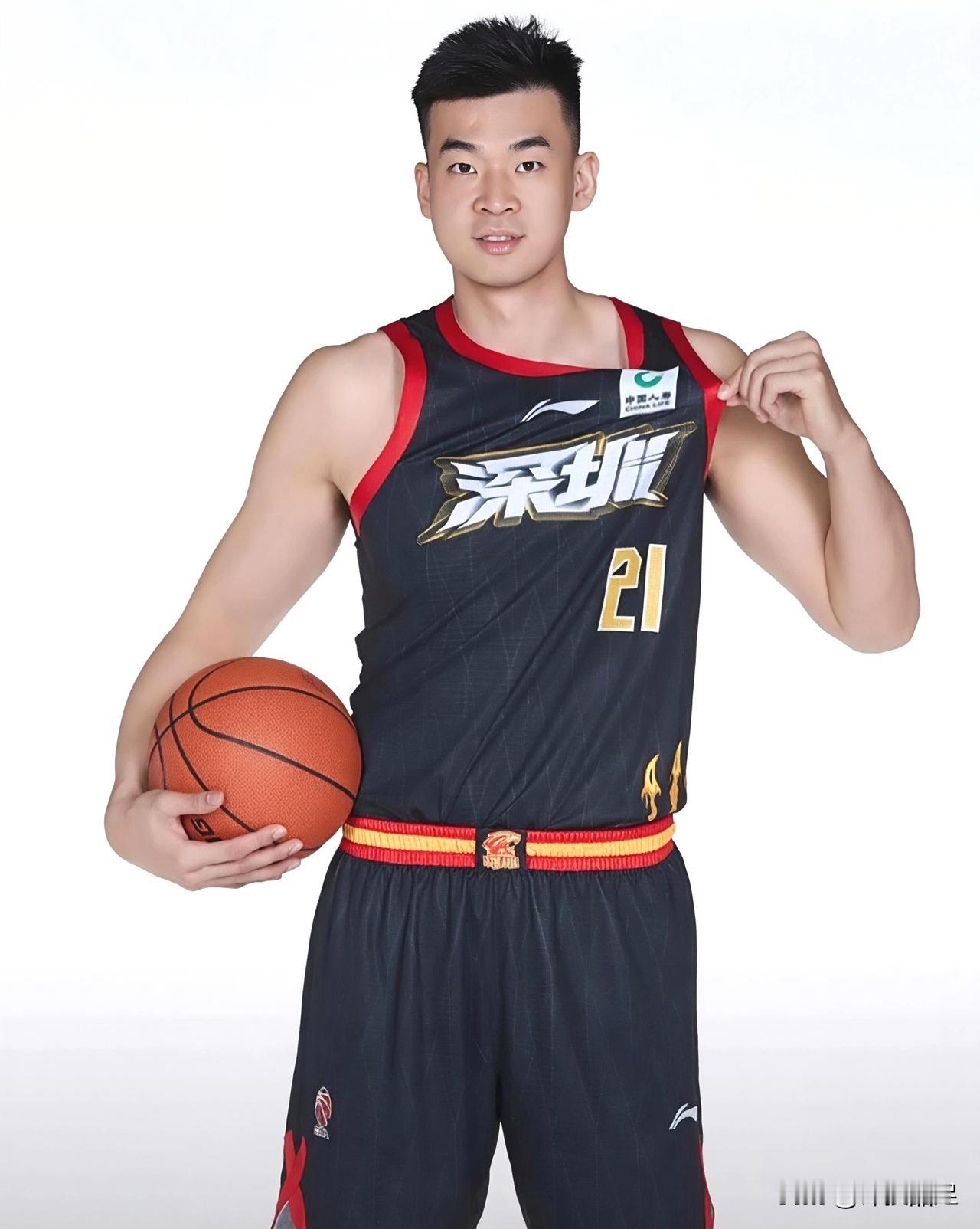 广东宏远谜之操作！广东宏远新赛季提拔3名国青主力进入一队，力邀广州龙狮的两位国