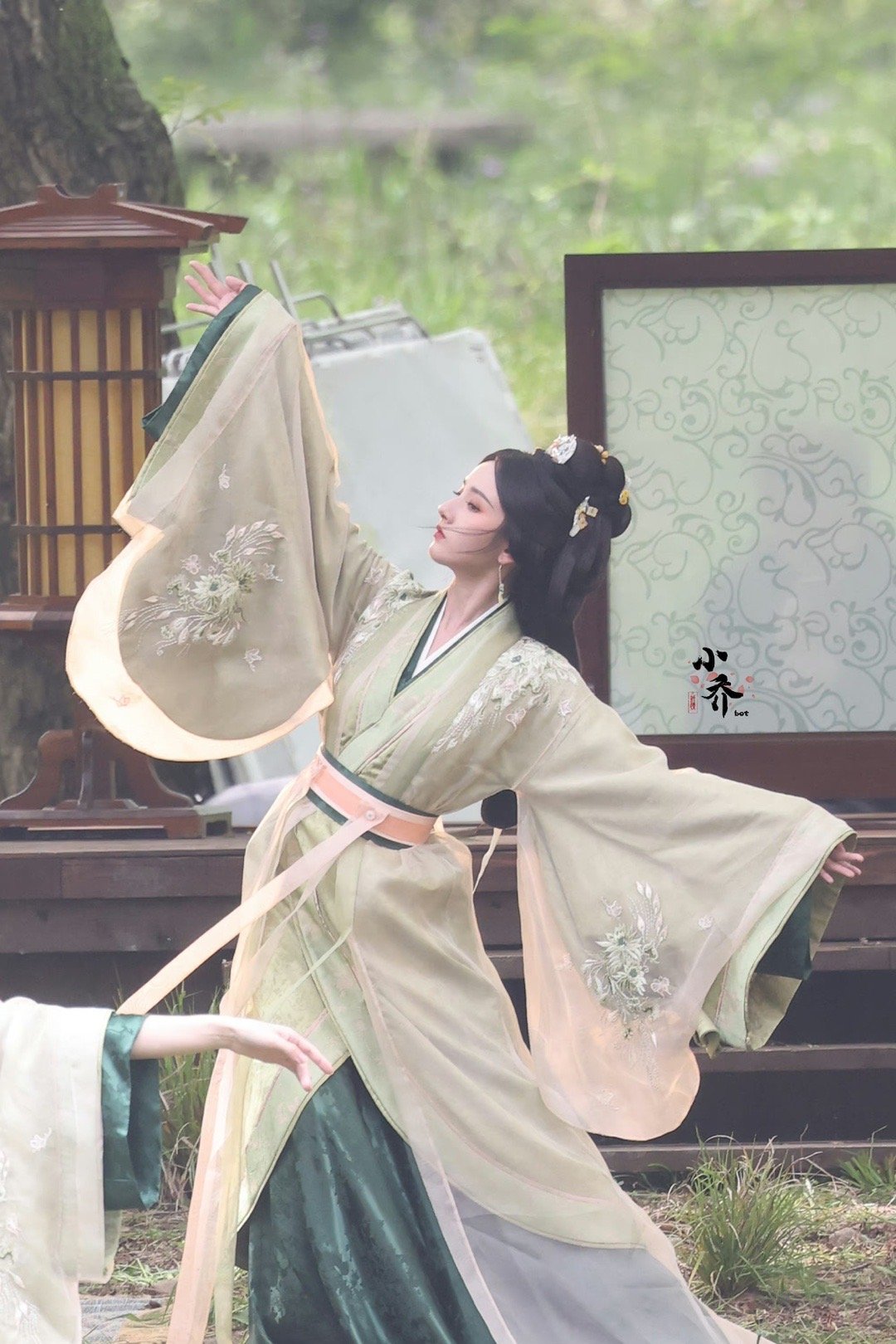 宋祖儿折腰侧颜生图路透，谁不想看小乔跳舞啊🤩​​​