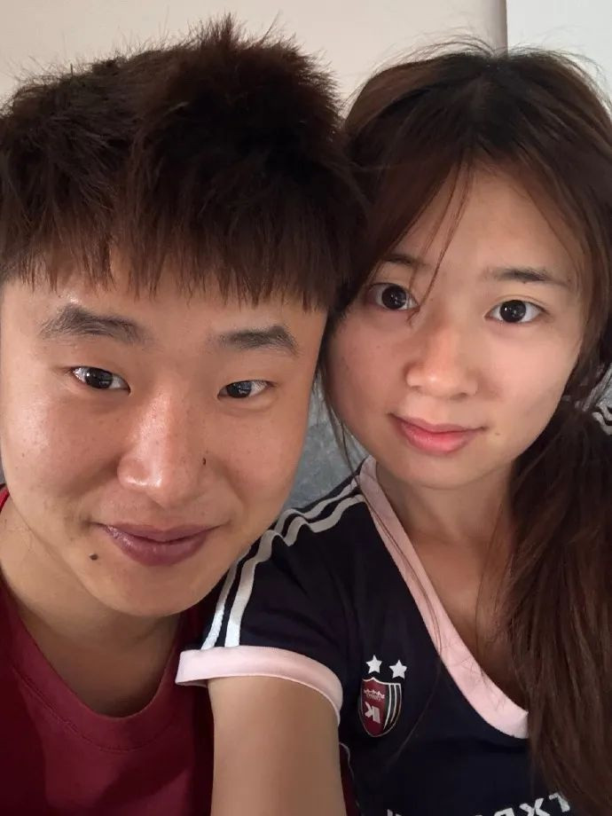 大专男生开面馆陪女友读研, 学历差异遭质疑, 当事人回应