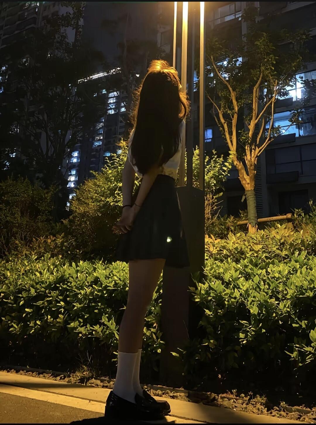 现在男女关系太乱，乱得你没法看得下去。过去男女关系叫通奸，要浸猪笼，被人戳