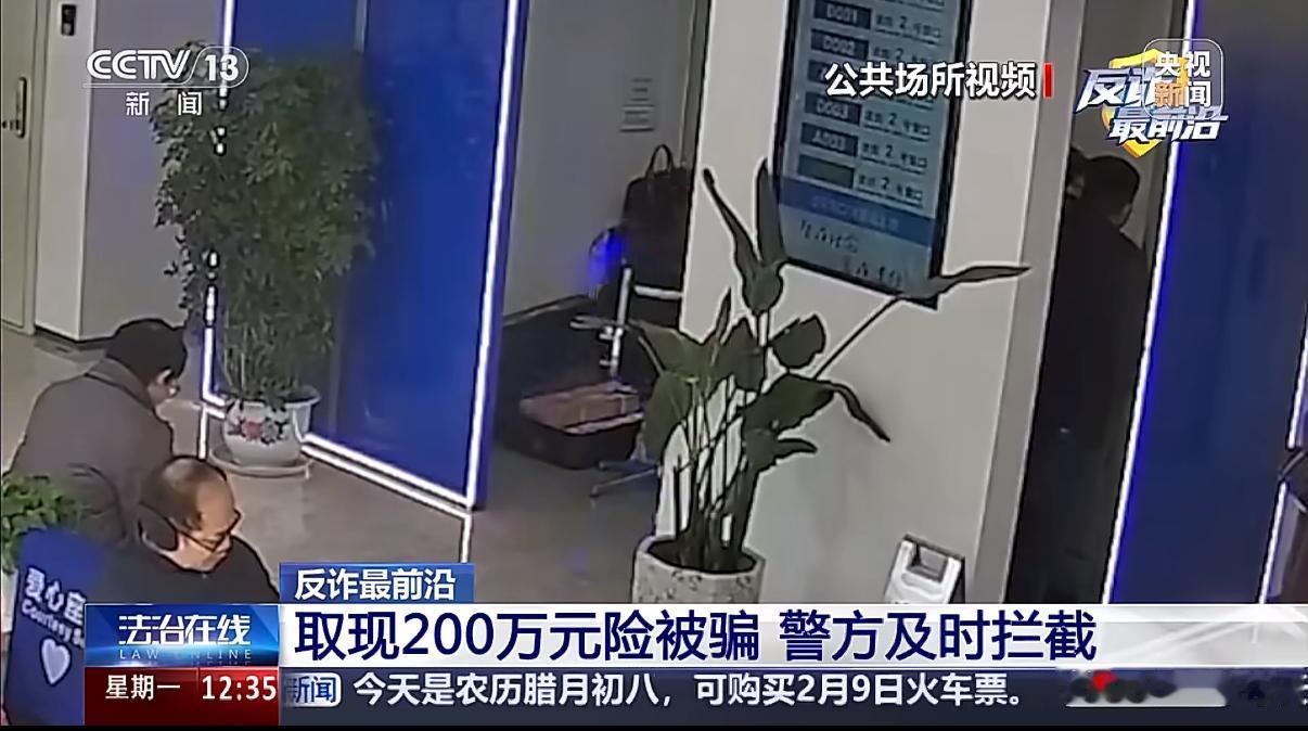重庆有位吴女士，网上认识了个自称“待转业军官”的男人，俩人处起了网恋。聊着聊着，