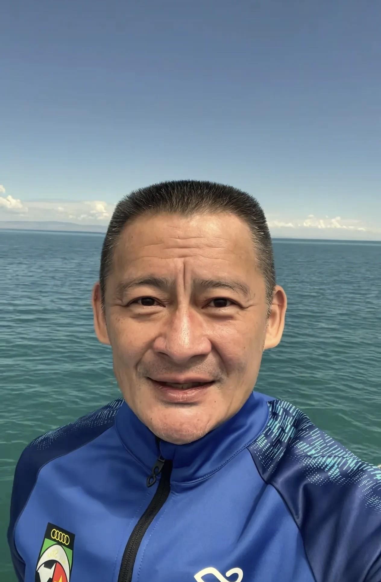 这不是我平时荧幕中看到的井冈山，怎么现实中的他都这么老了，才50多岁就像六七十的