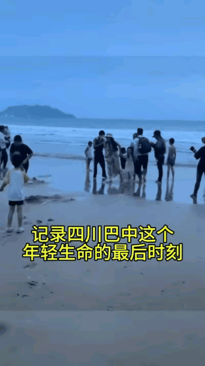 当过海军的人会在海里出事？三亚一家三口旅游，丈夫非要下海游泳，老婆拦都拦不住，说